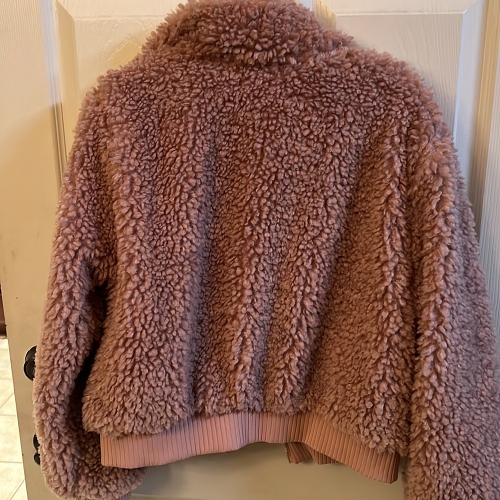 Fuzzy cropped pink jacket - Picture 4 of 4